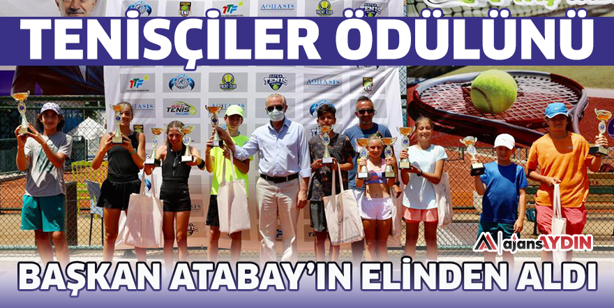 Tenişçiler ödülünü Başkan Atabay'ın elinden aldı