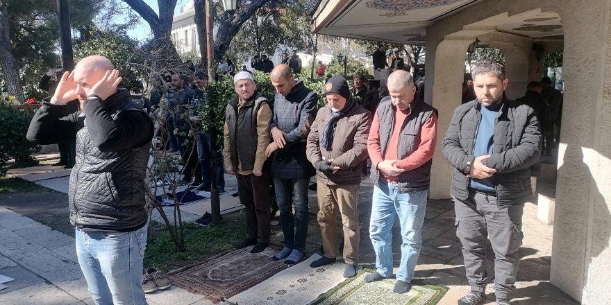 Aydın'da depremde hayatını kaybedenler için gıyabi cenaze namazı kılındı