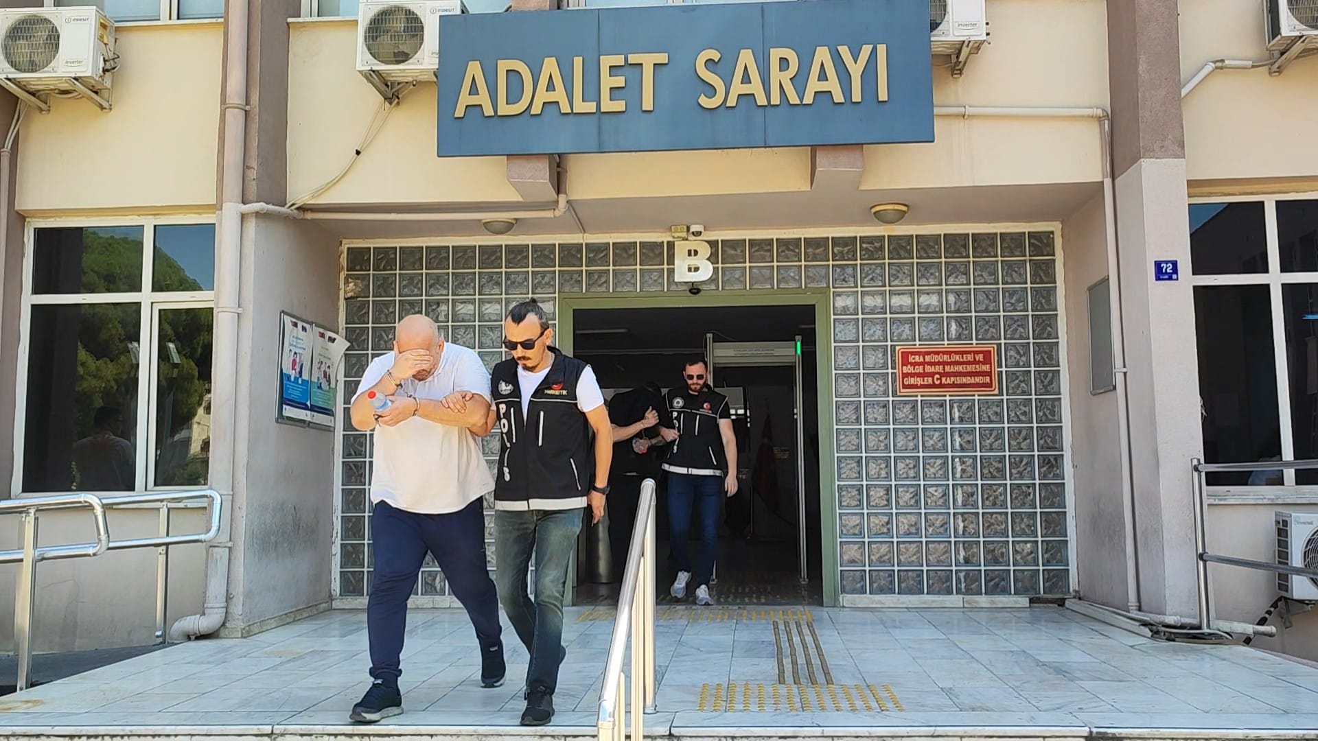 Aydın'da uyuşturucu kuryeleri yakalandı