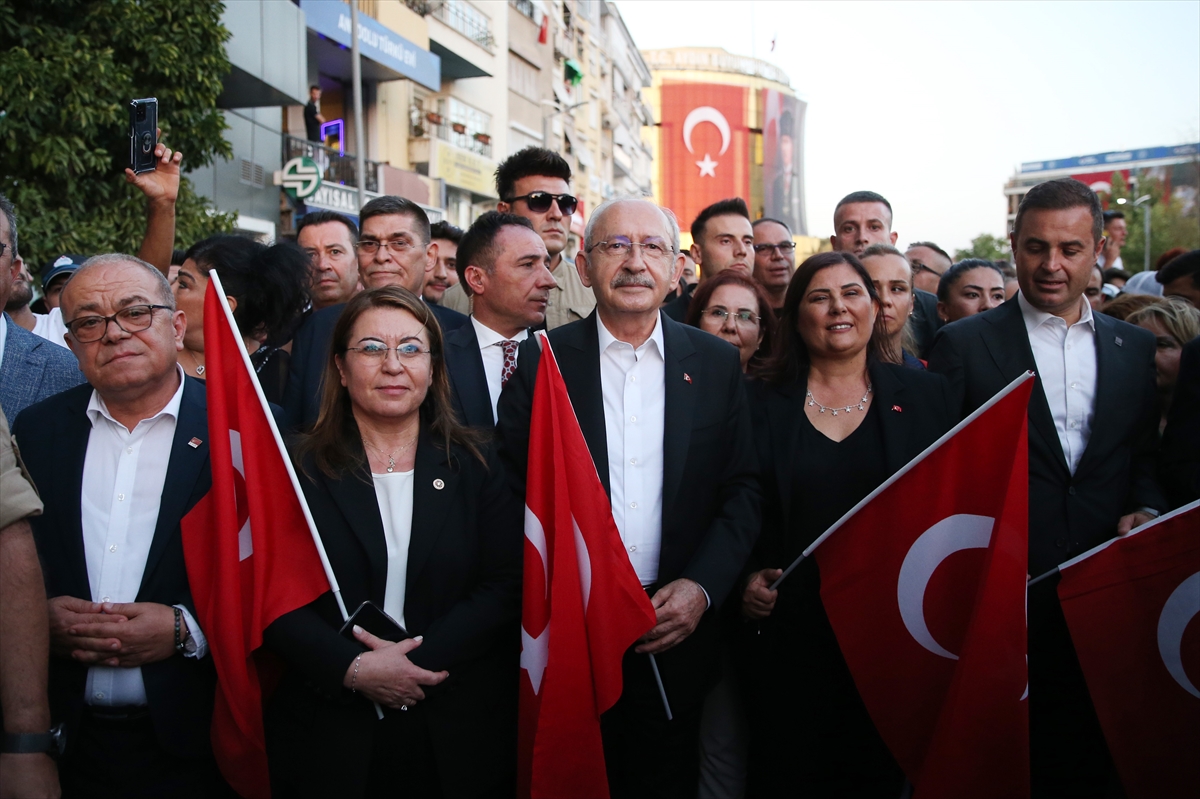 Kılıçdaroğlu Aydın'da kortej yürüyüşüne katıldı