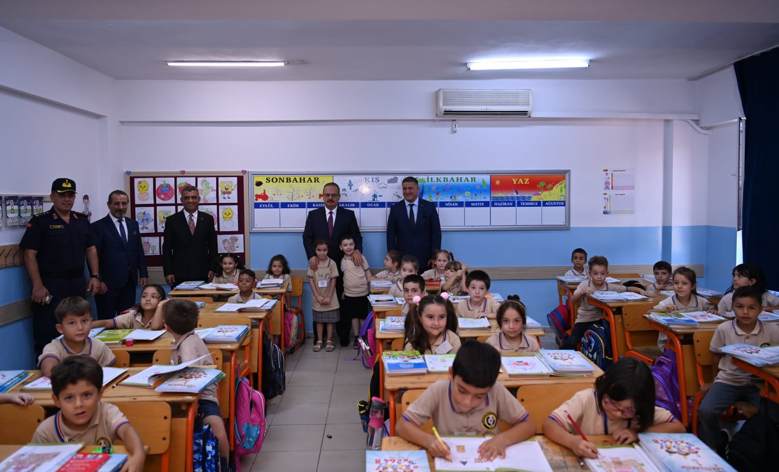Aydın'da 190 bin öğrenci için ders zili çaldı