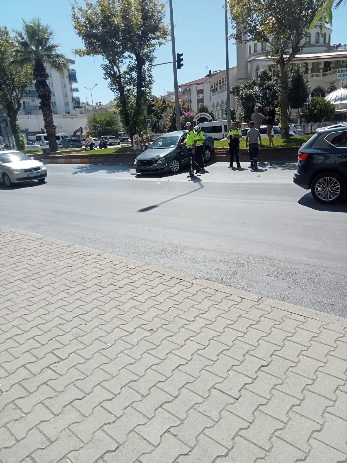 Aydın'da beton mikseri ile otomobil çarpıştı