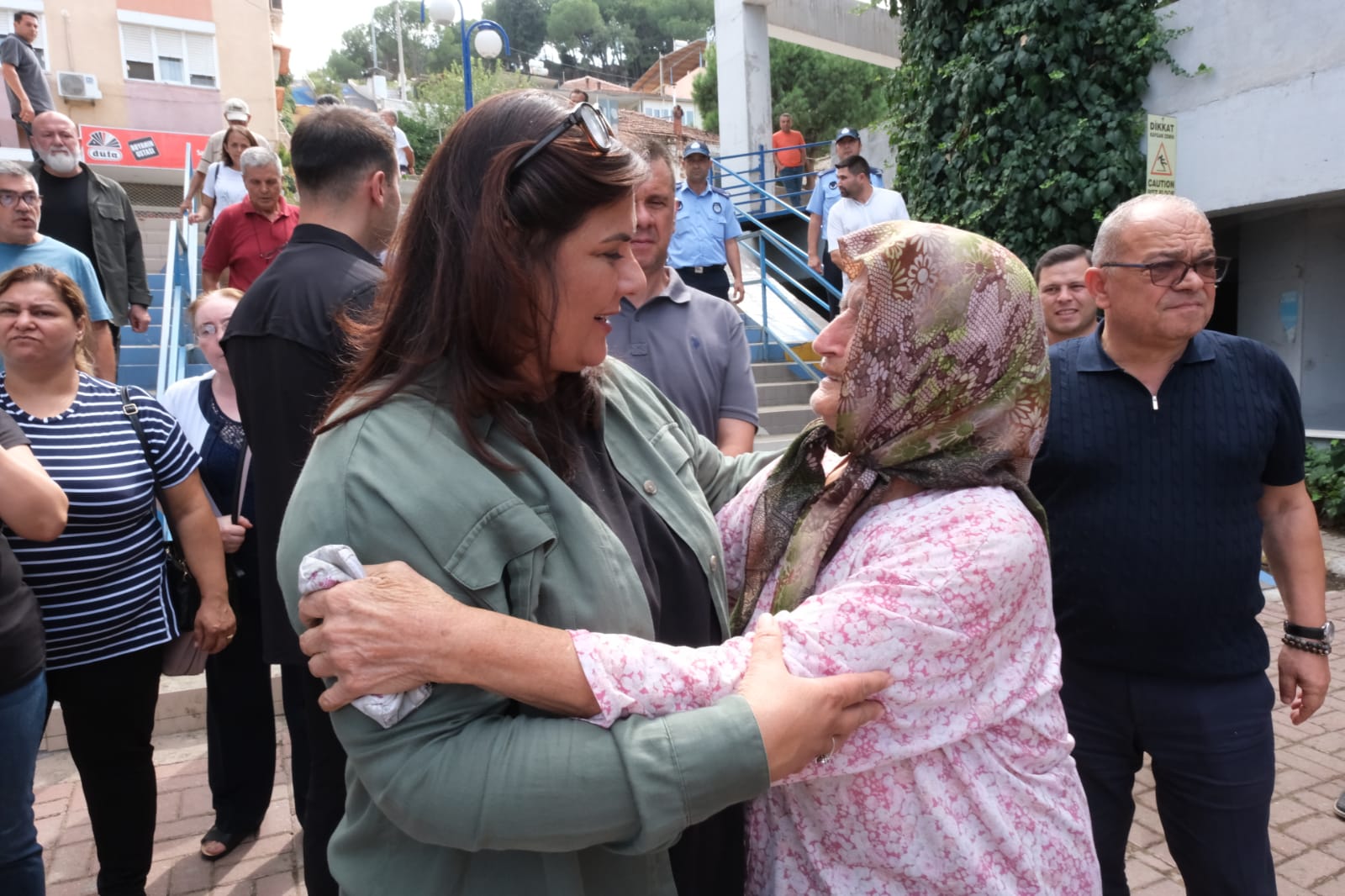 Başkan Çerçioğlu Yenipazar Çarşamba Pazarı’nda vatandaşlarla buluştu