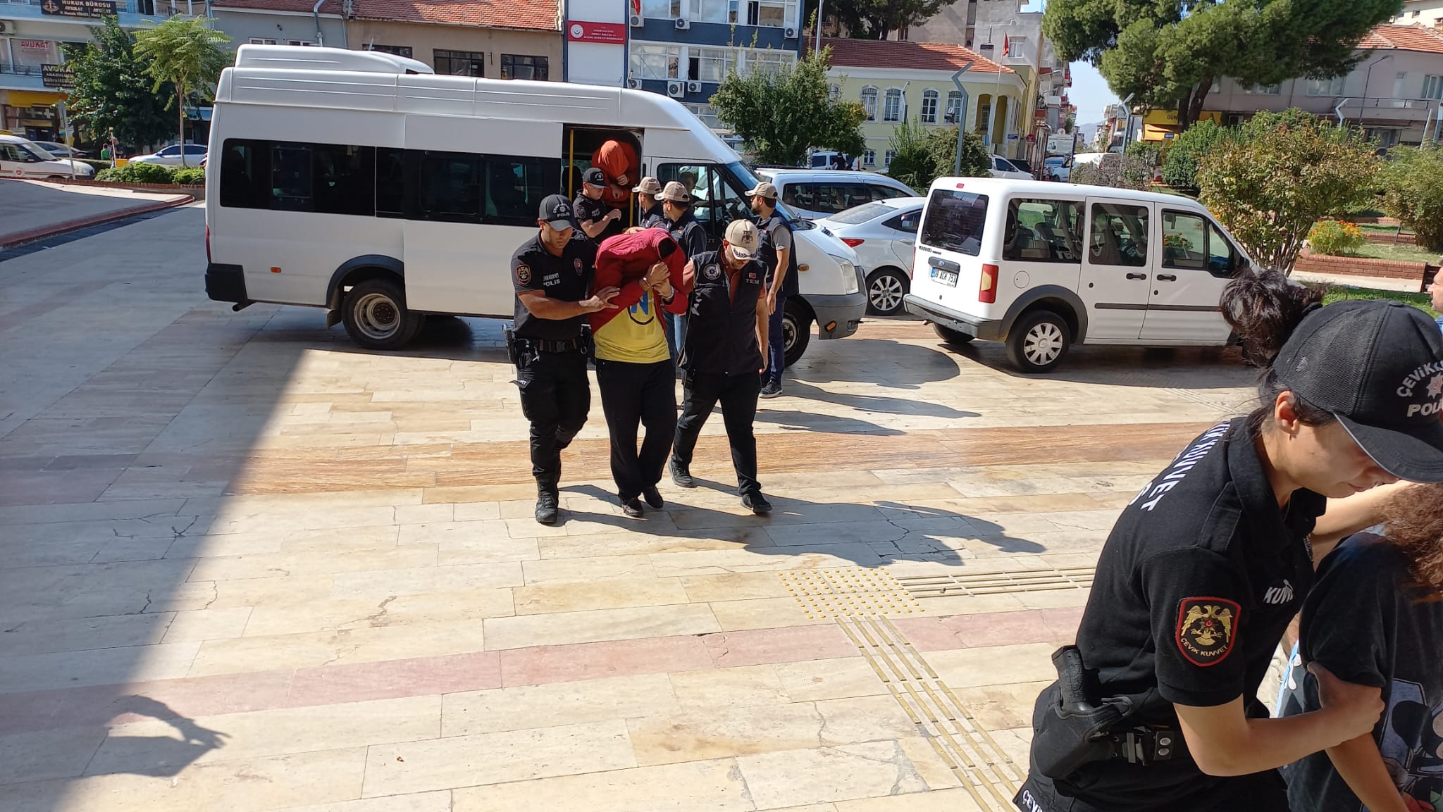 Aydın'da terör operasyonu! Üniversite öğrencileri adliyeye sevk edildi