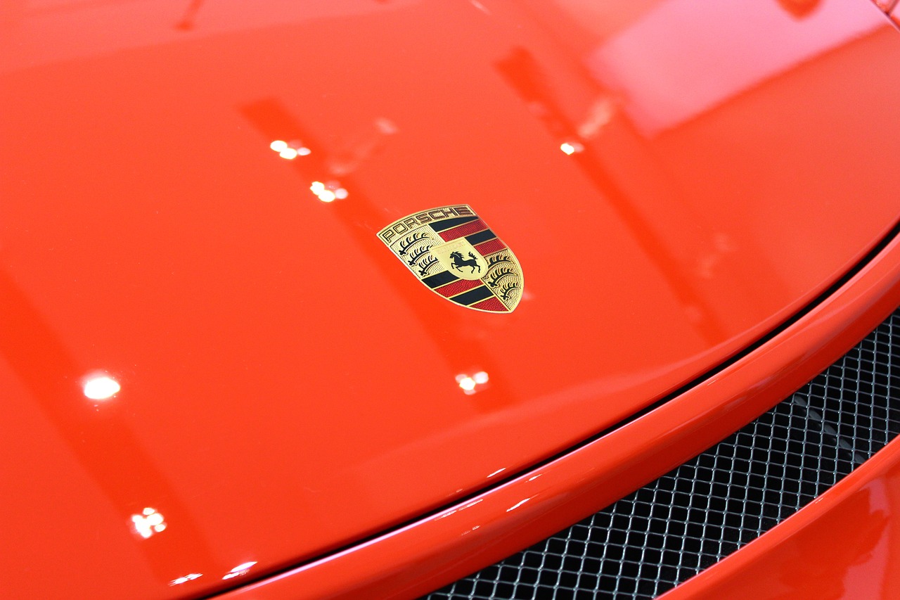 Alman devi Porsche, güncellediği Panamera modelinin yeni fiyatını duyurdu