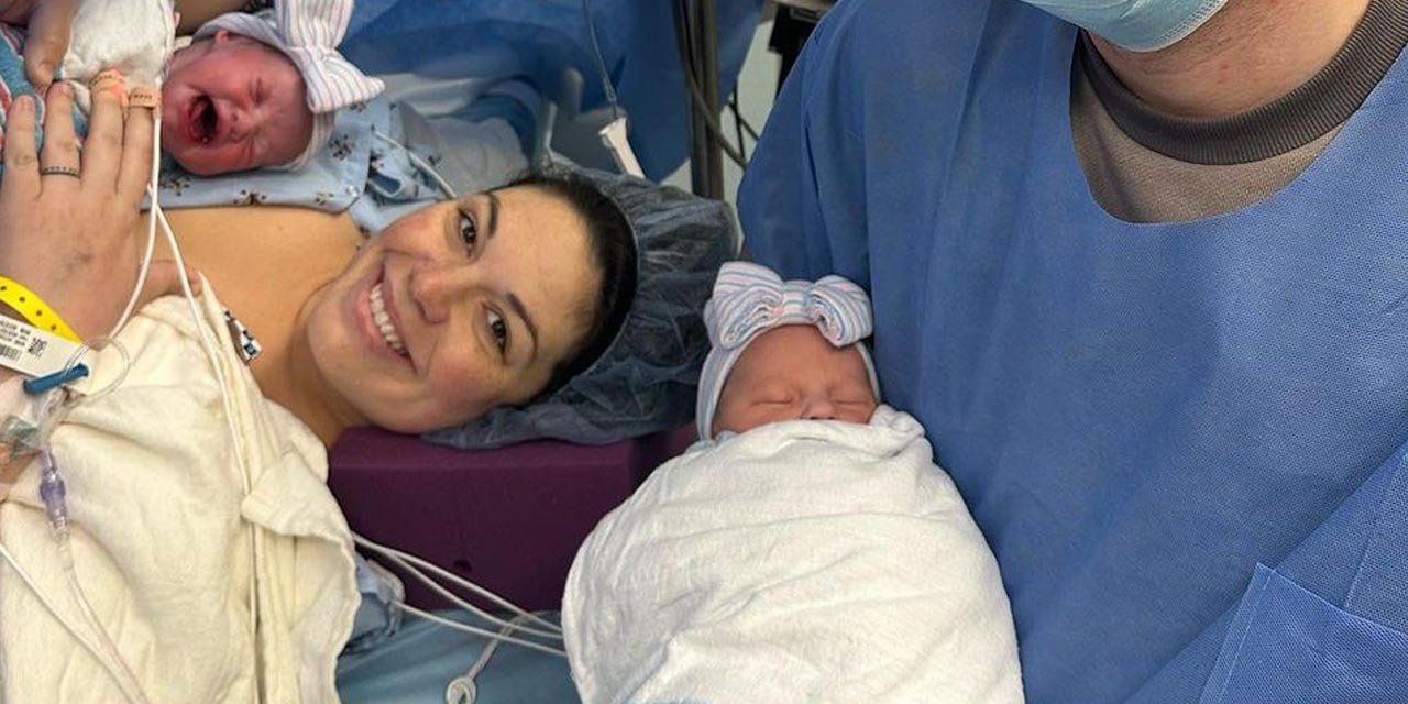 Çift rahimli kadın iki günde iki bebek doğurdu