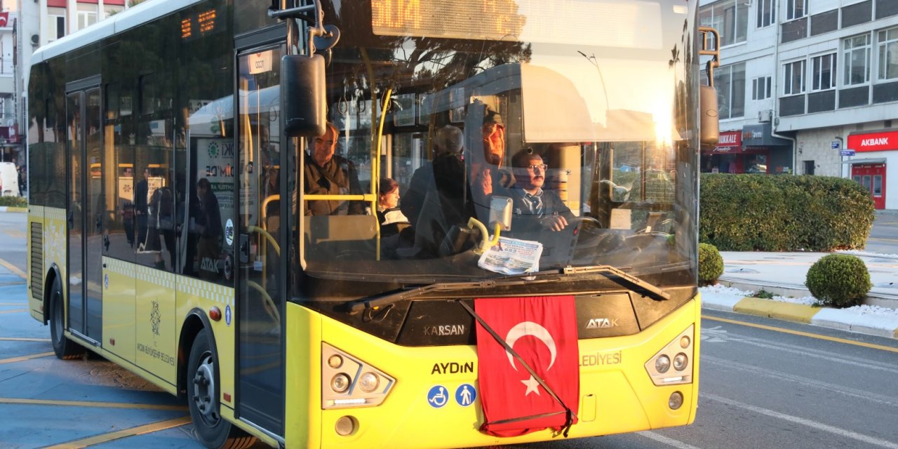 Aydın Büyükşehir Belediyesi şehitlerimiz için ulaşım araçlarına siyah kurdele ve Türk bayrağı astı