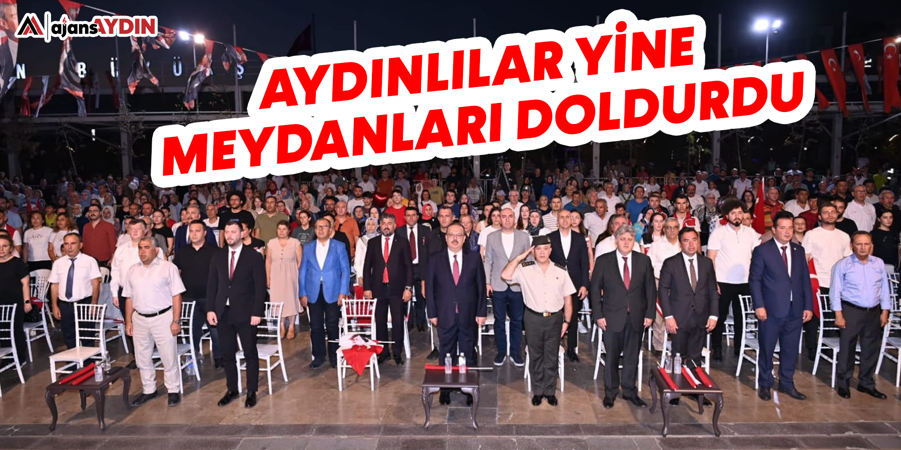 Aydınlılar yine meydanları doldurdu