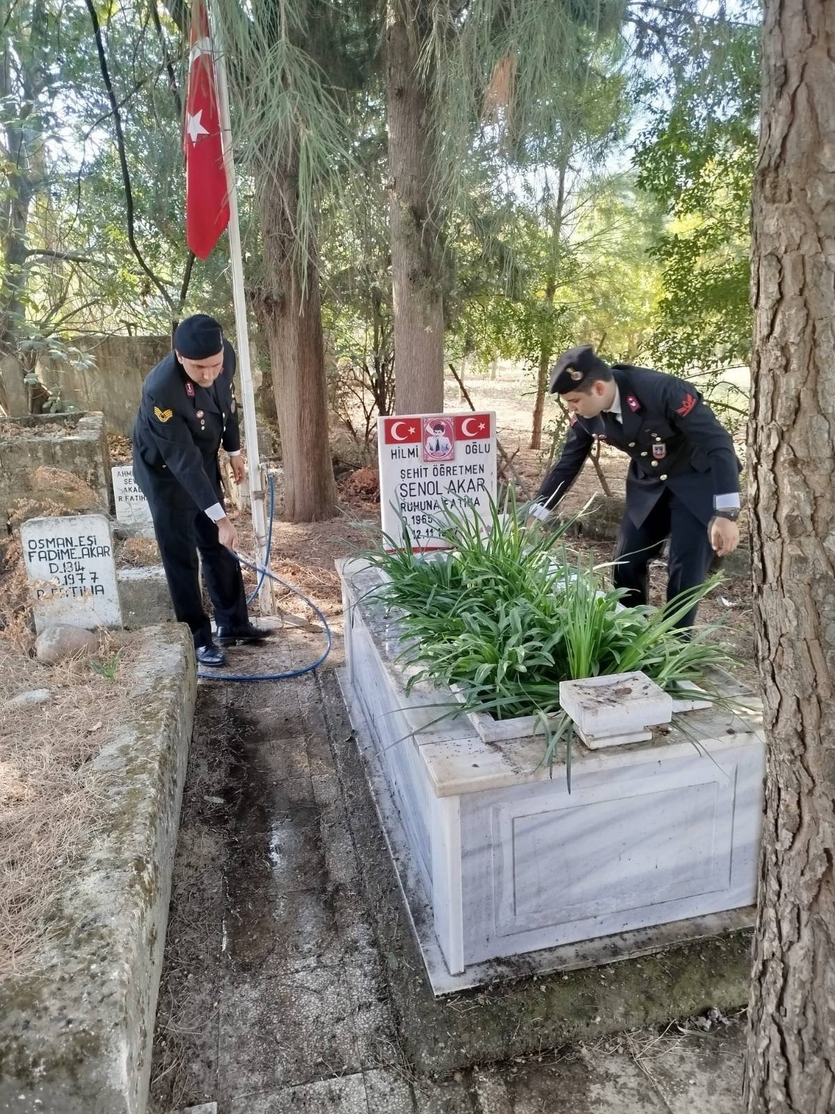 Türkiye'nin ilk şehit öğretmeni mezarı başında anıldı