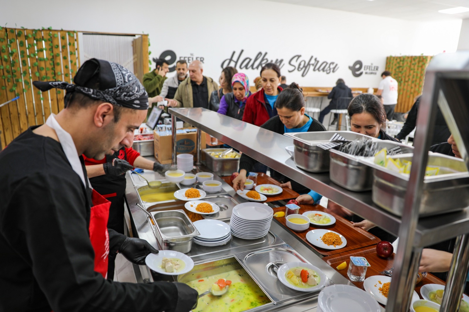 Halkın sofrası yoğun ilgi görüyor