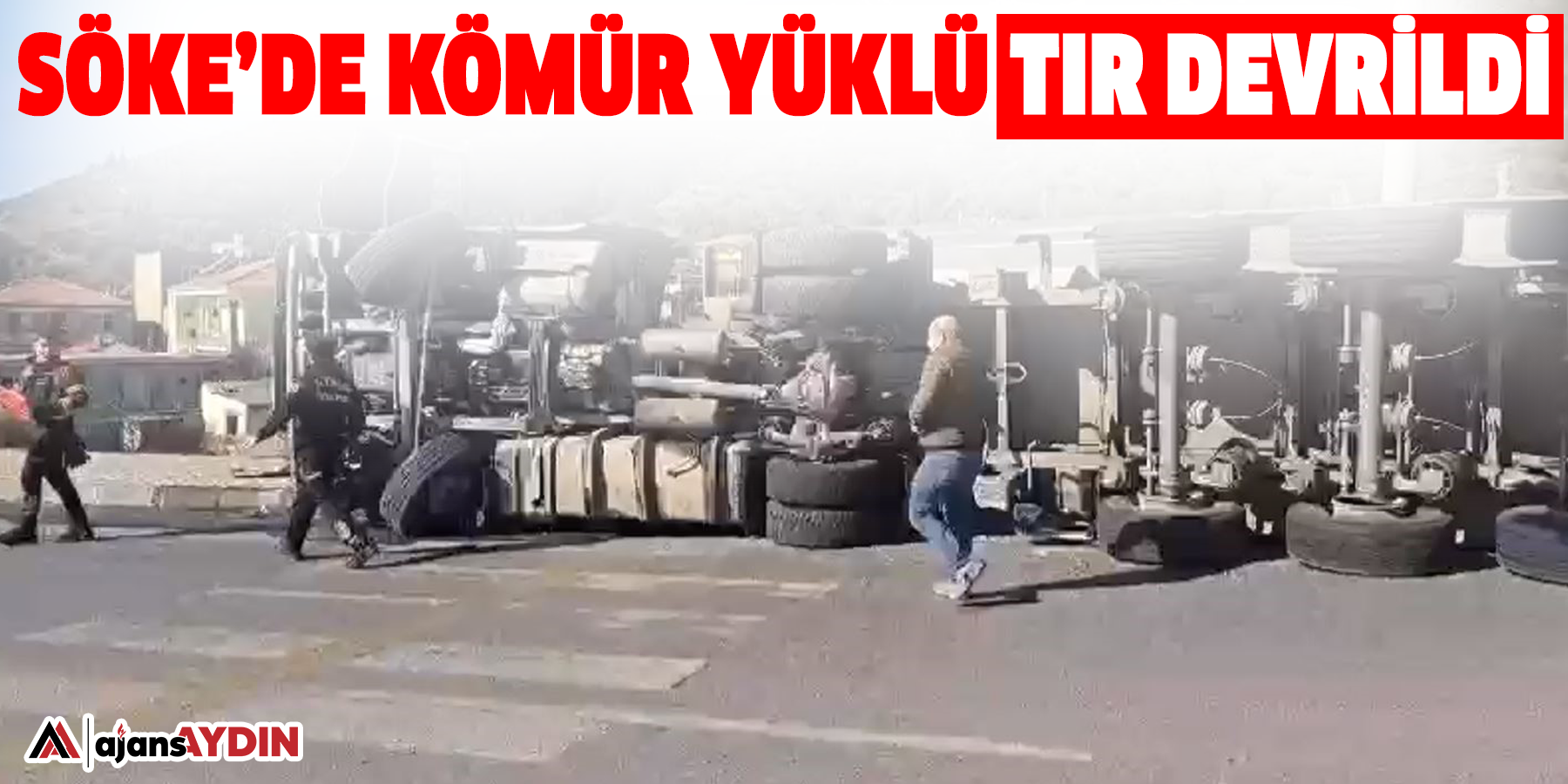 Söke’de kömür yüklü tır devrildi