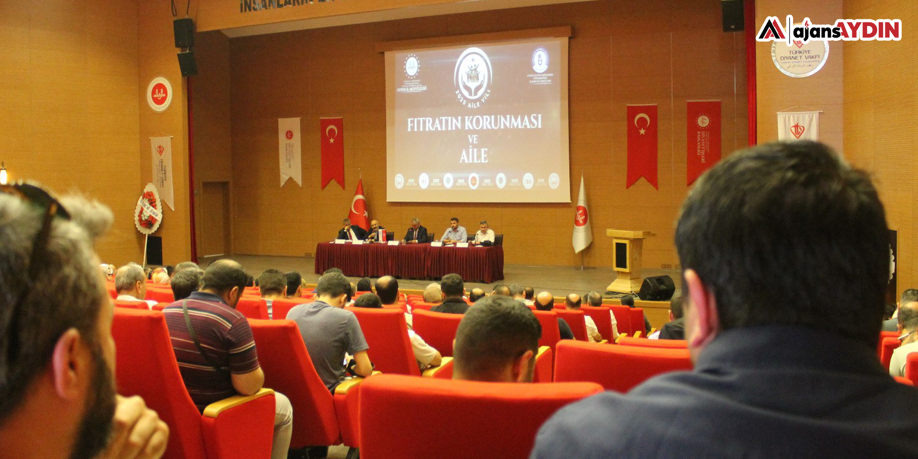 Aydın'da "Fıtratın Korunması ve Aile" paneli gerçekleştirildi
