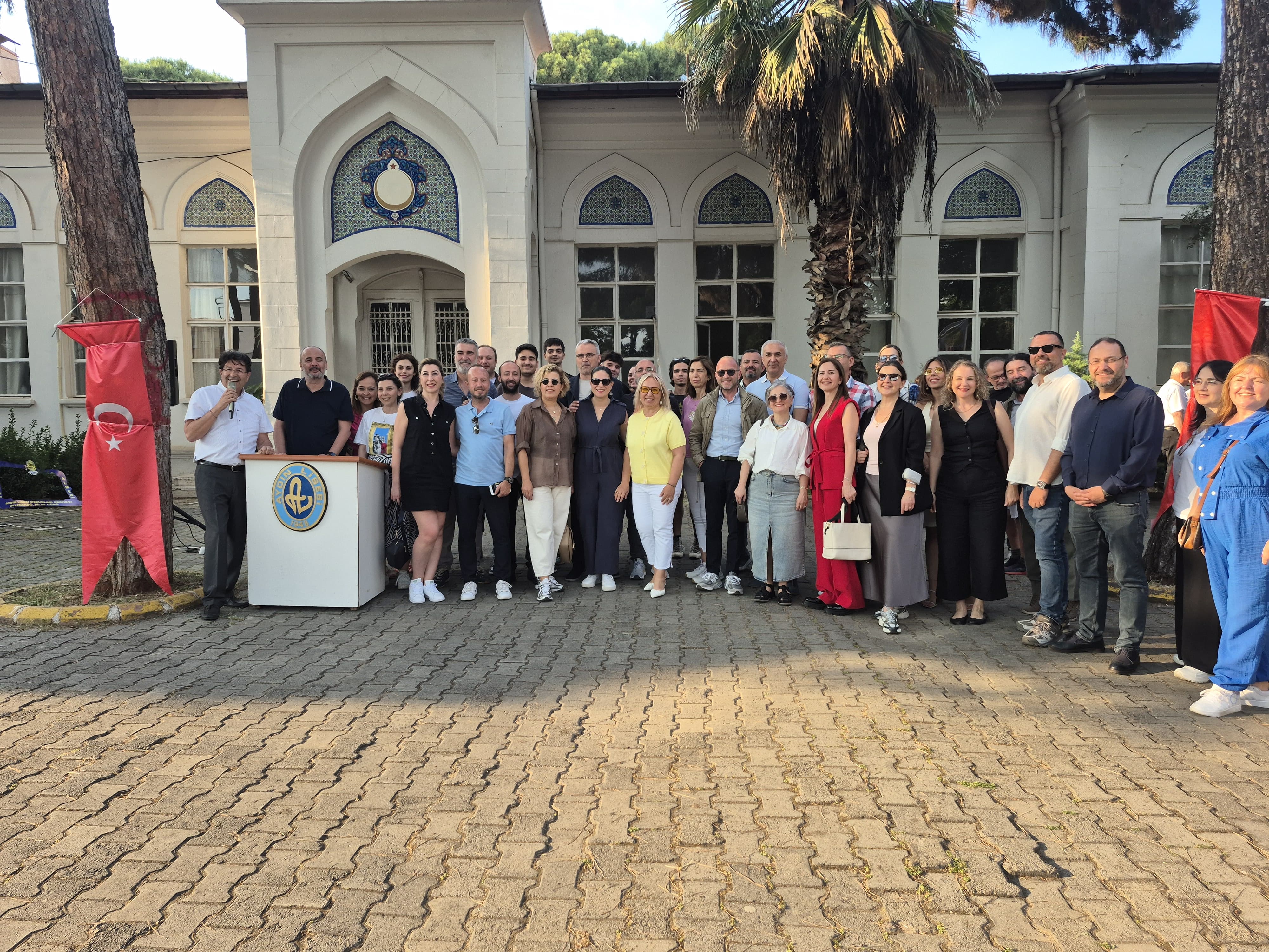 Aydın lisesi mezunları bir araya geldi