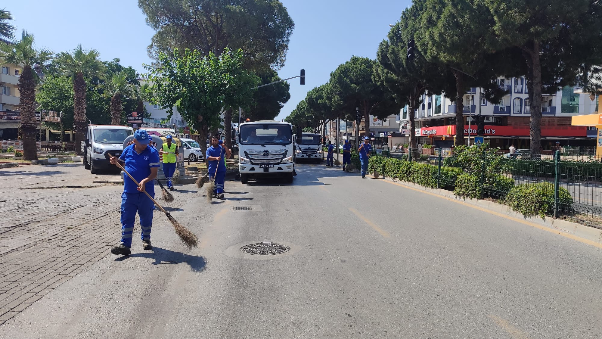 BAŞKAN ÇERÇİOĞLU'NUN ÇALIŞMALARI İLE KUŞADASI VE DİDİM PIRIL PIRIL OLUYOR