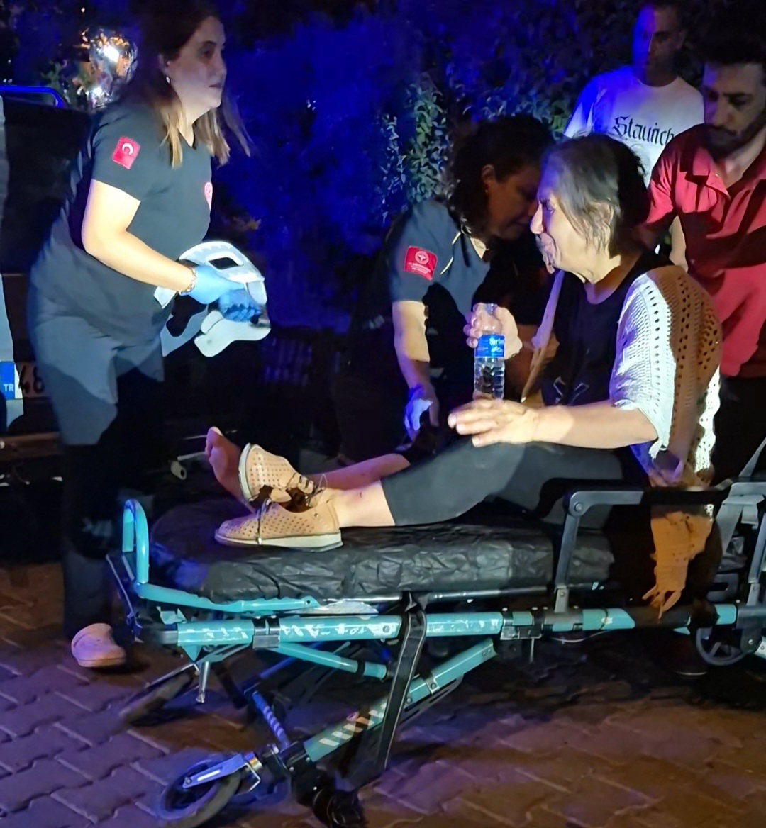 Tren rayları üzerinde minibüs çarptı! Kimsem yok beni hastaneden kim alacak dedi