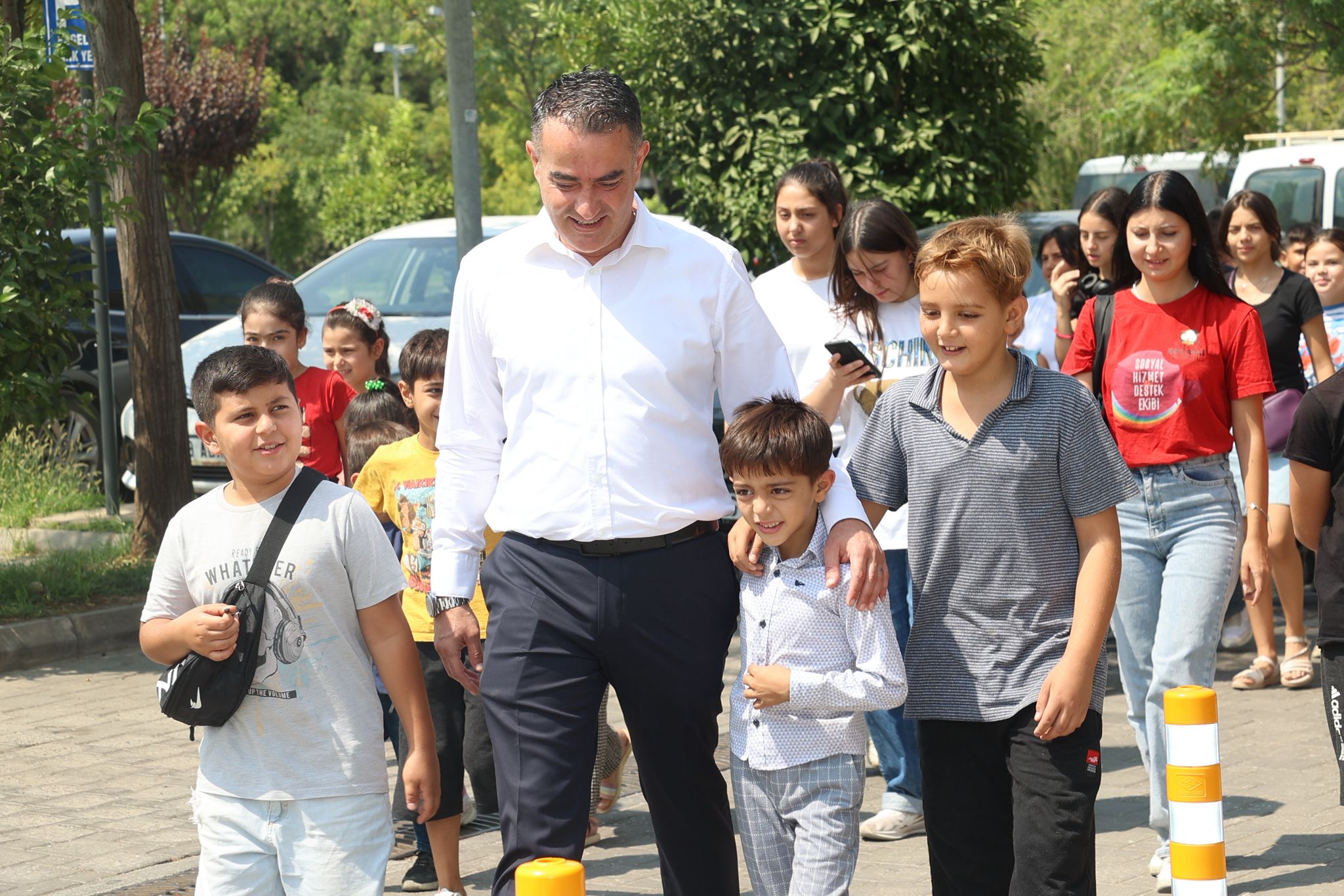 Başkan Arıcı Çocuklara verdiği sözü tuttu.  Arıcı’dan anlamlı sinema etkinliği.