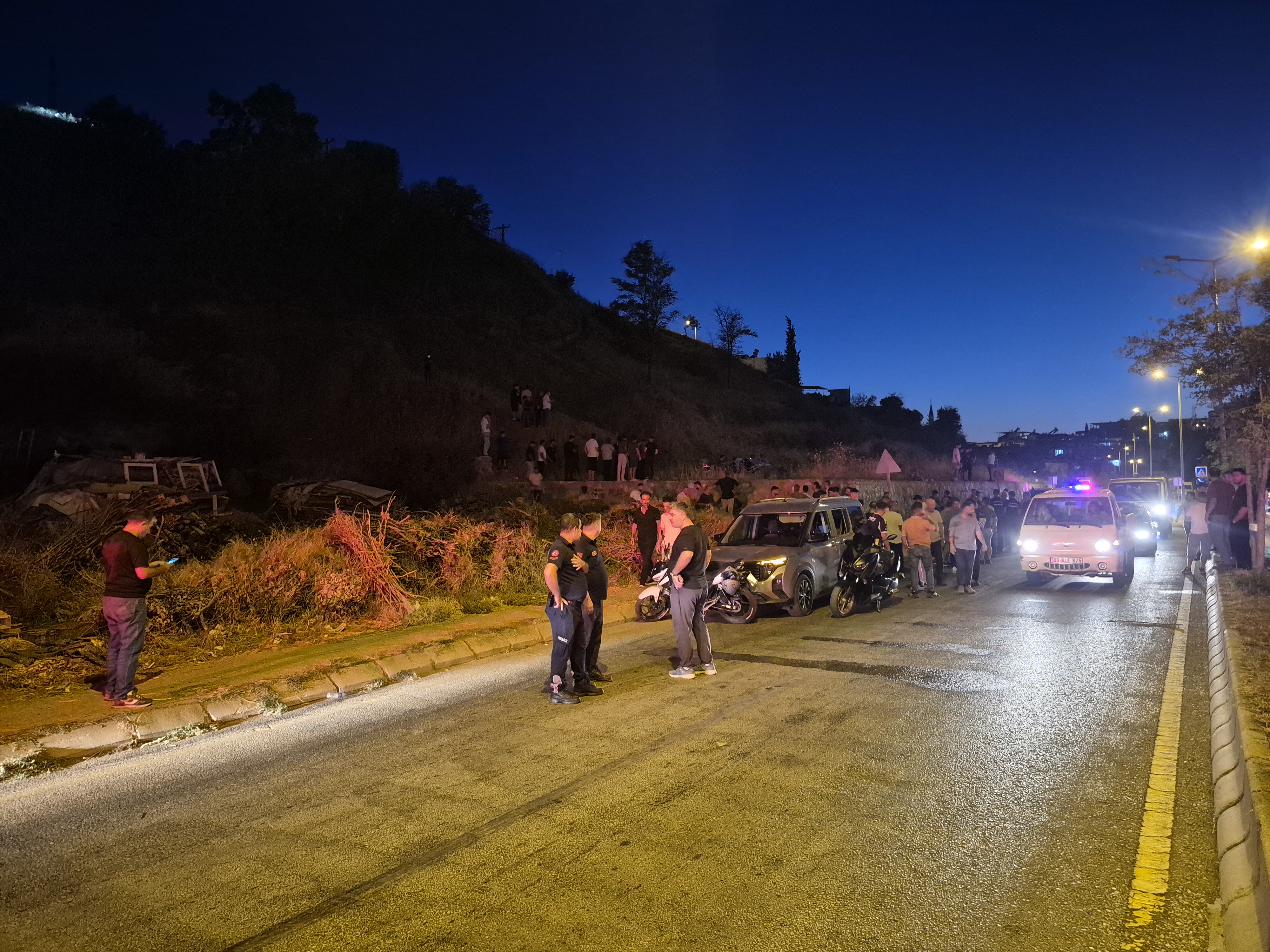 Aydın'da uçurumdan yuvarlanan araçta bulunan 2 kişi yaralandı