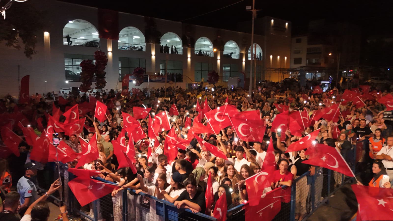 Başkan Çerçioğlu’ndan Buharkent’te Coşkulu Kutlama