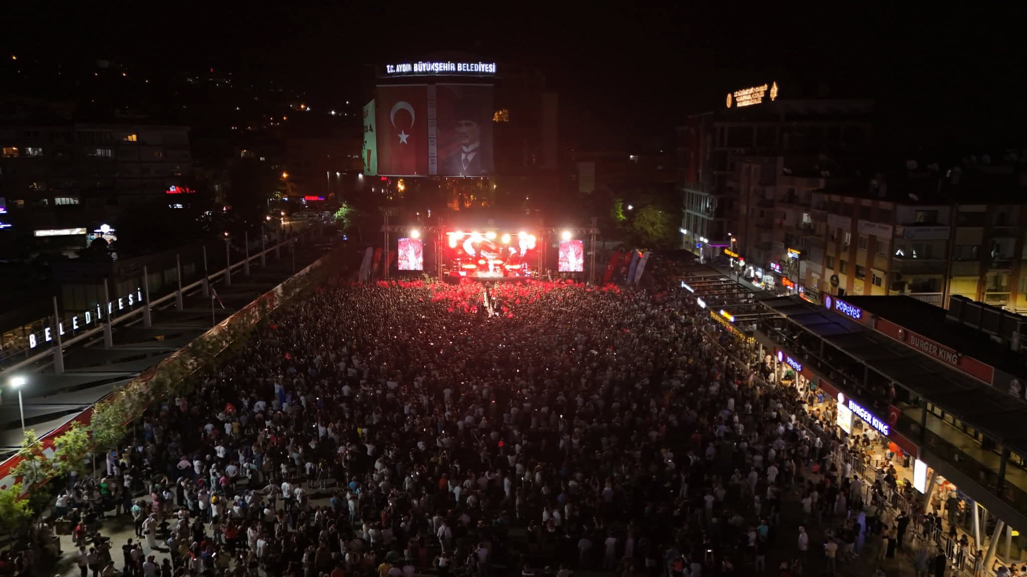 Hakan Altun Aydınlılara unutulmaz bir gece yaşattı