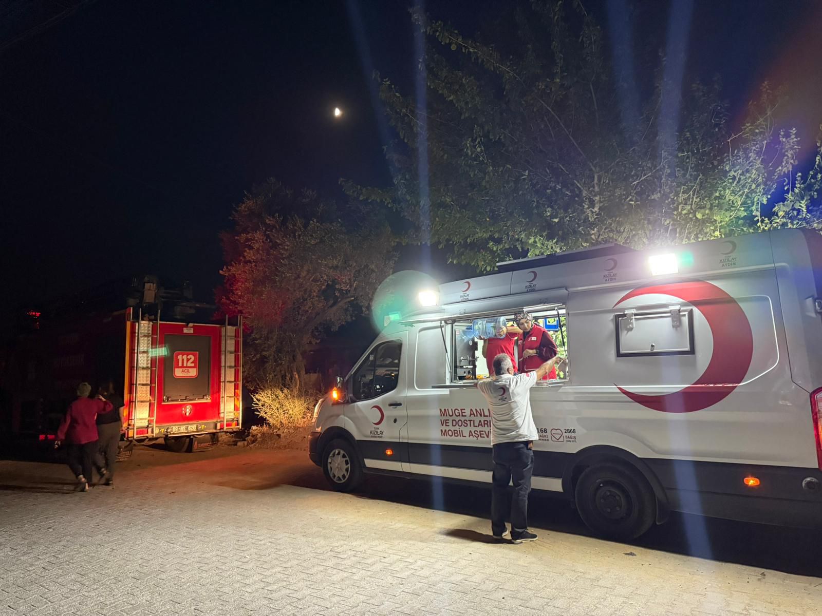 Kızılay Efeler'den yangın bölgesinde destek