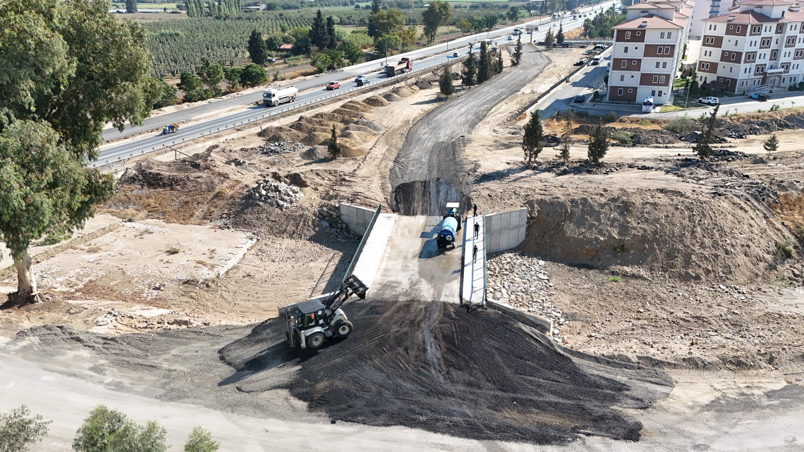 İncirliova’da okullara kolay ulaşım için yeni yol ve köprü