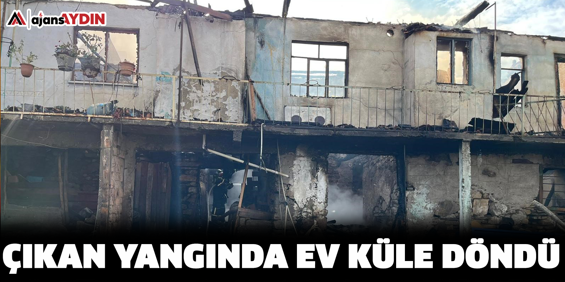 Çıkan yangında ev küle döndü