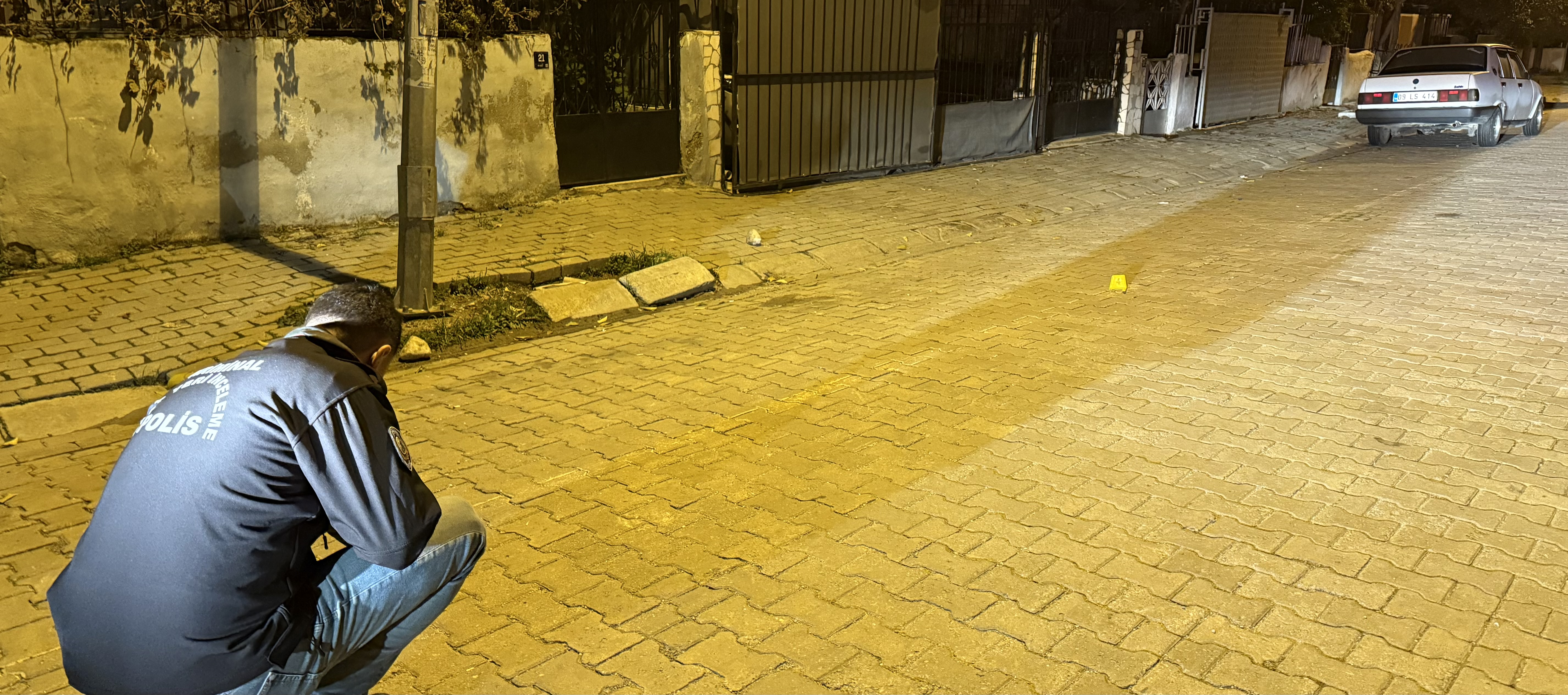 Efeler'de hareketli gece!   Polis Ateş Açanları Yakalamak İçin Harekete Geçti