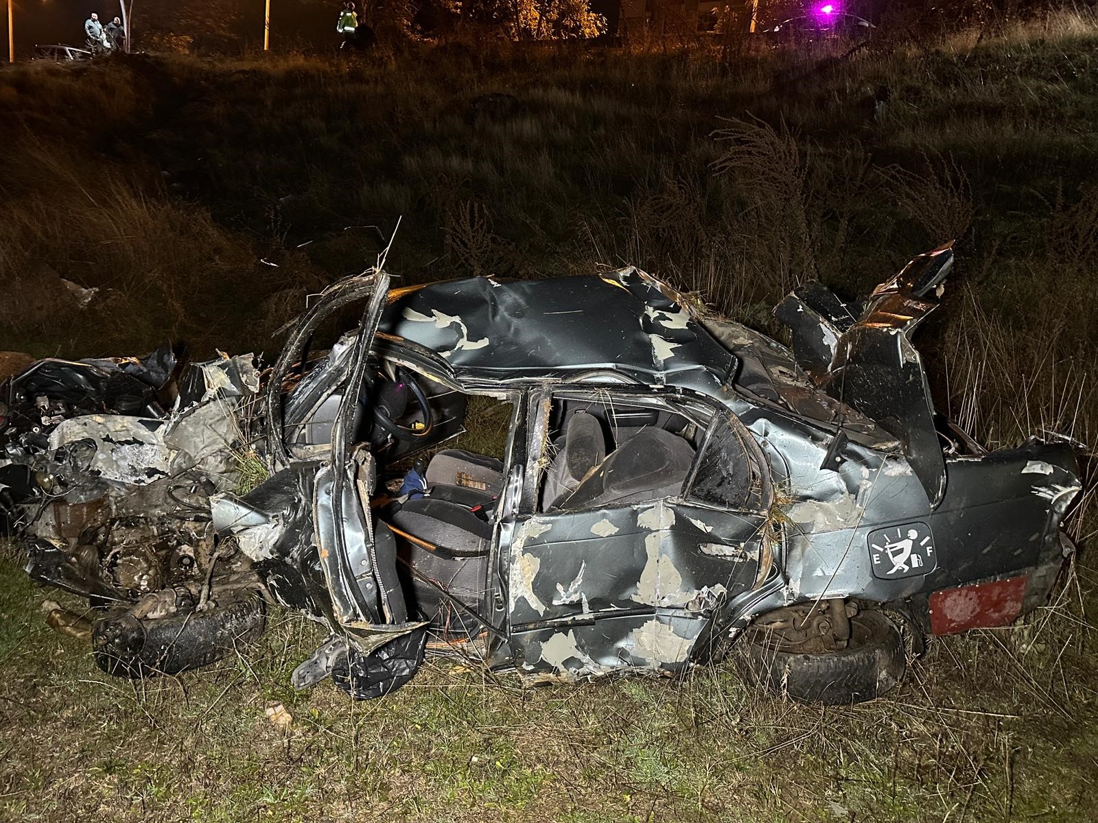 Uşak'ta otomobil şarampole devrildi: 2 ölü, 1 yaralı