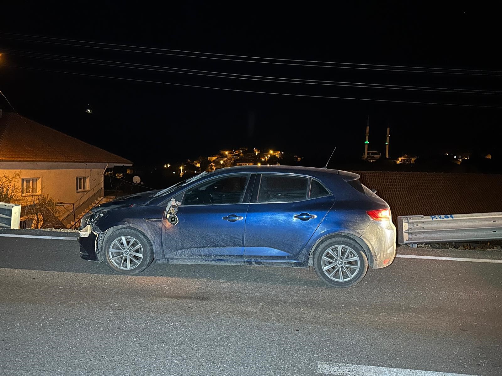 Otomobilin çarptığı 3 kişi hayatını kaybetti Kaza anı kamerada