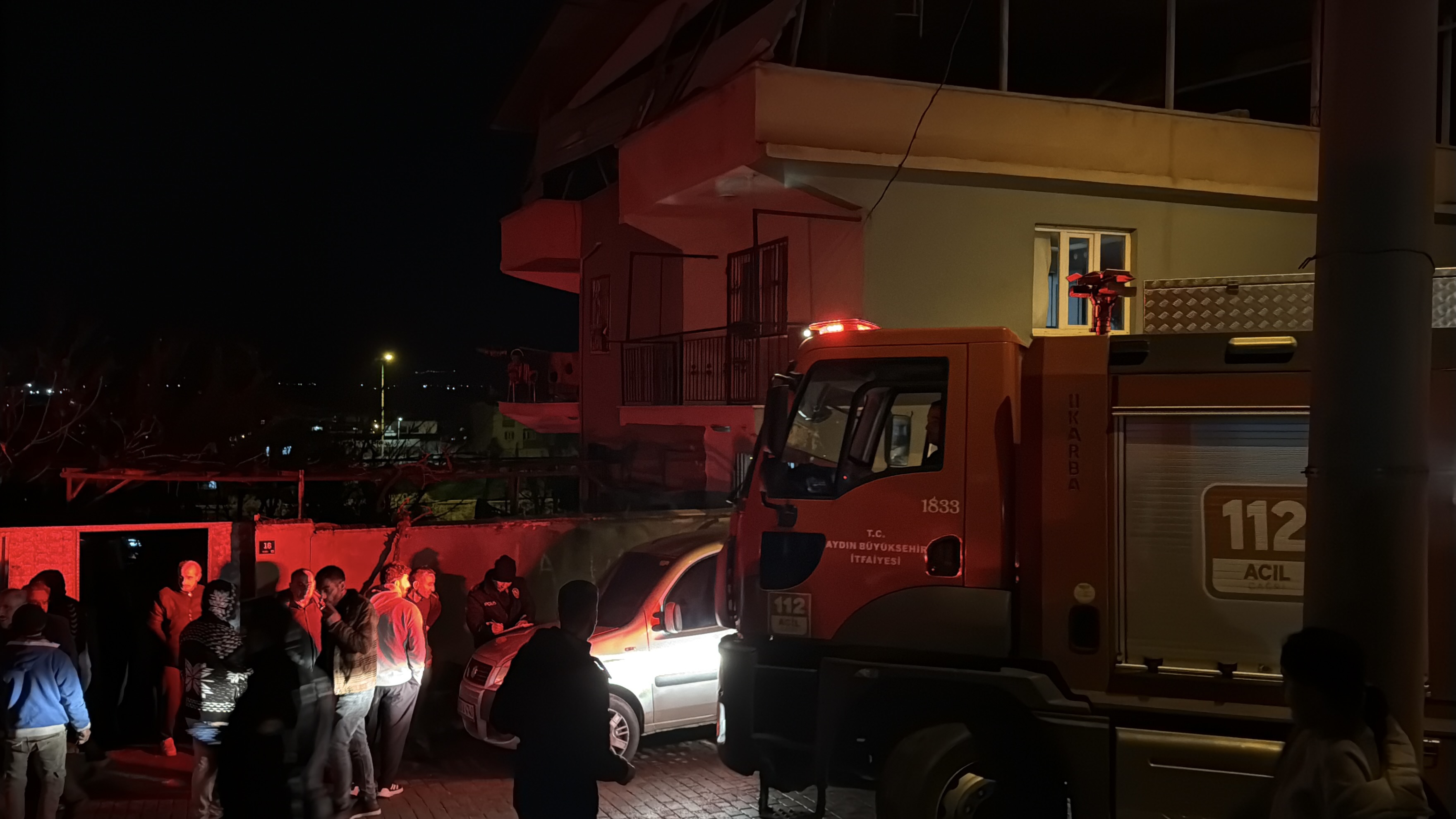 Efeler’de Korkutan Yangın: 2 kişi hastaneye kaldırıldı