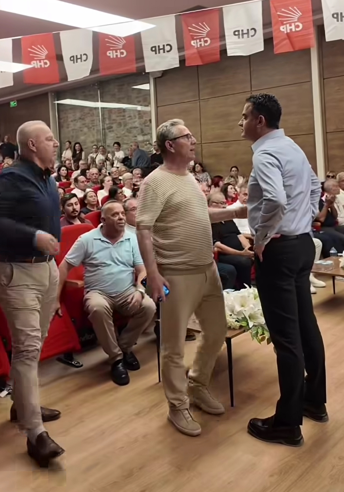 Aydın’da CHP’de yer krizi