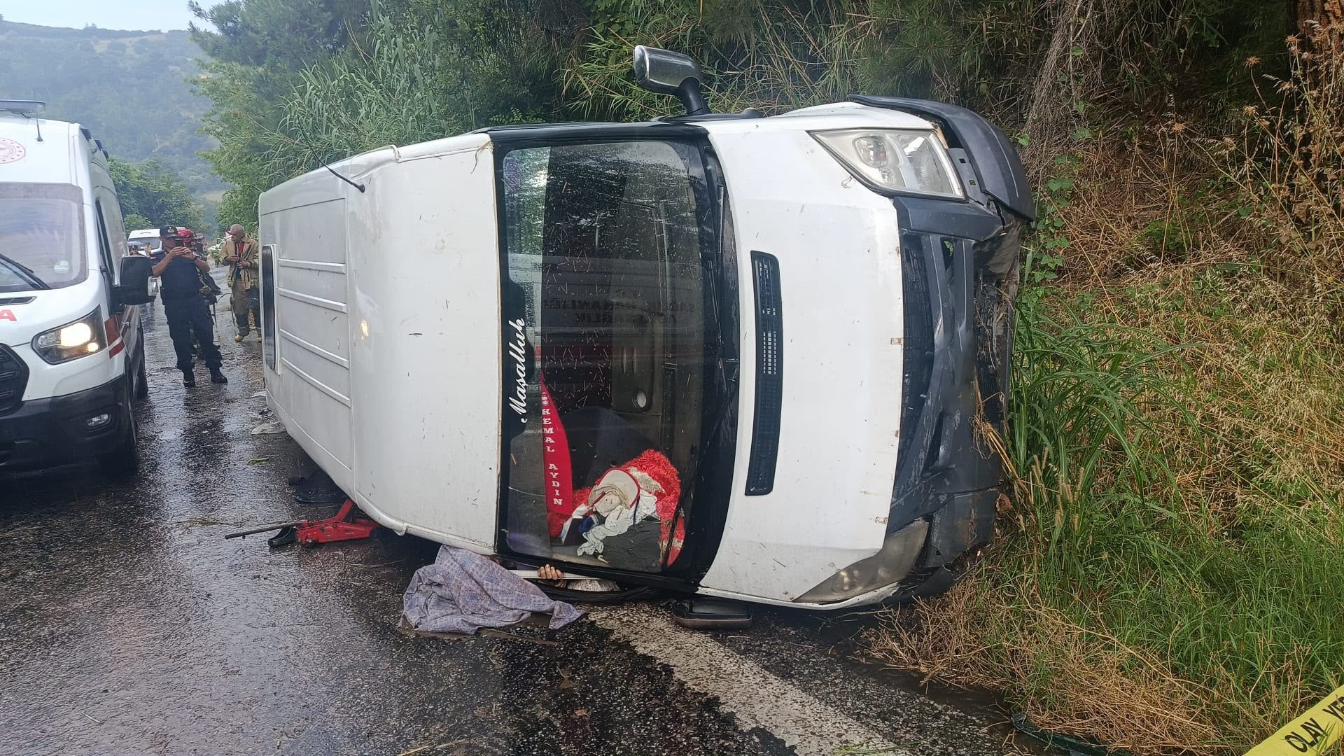 İşçi servisi devrildi: 1 ölü, 2'si ağır 10 yaralı
