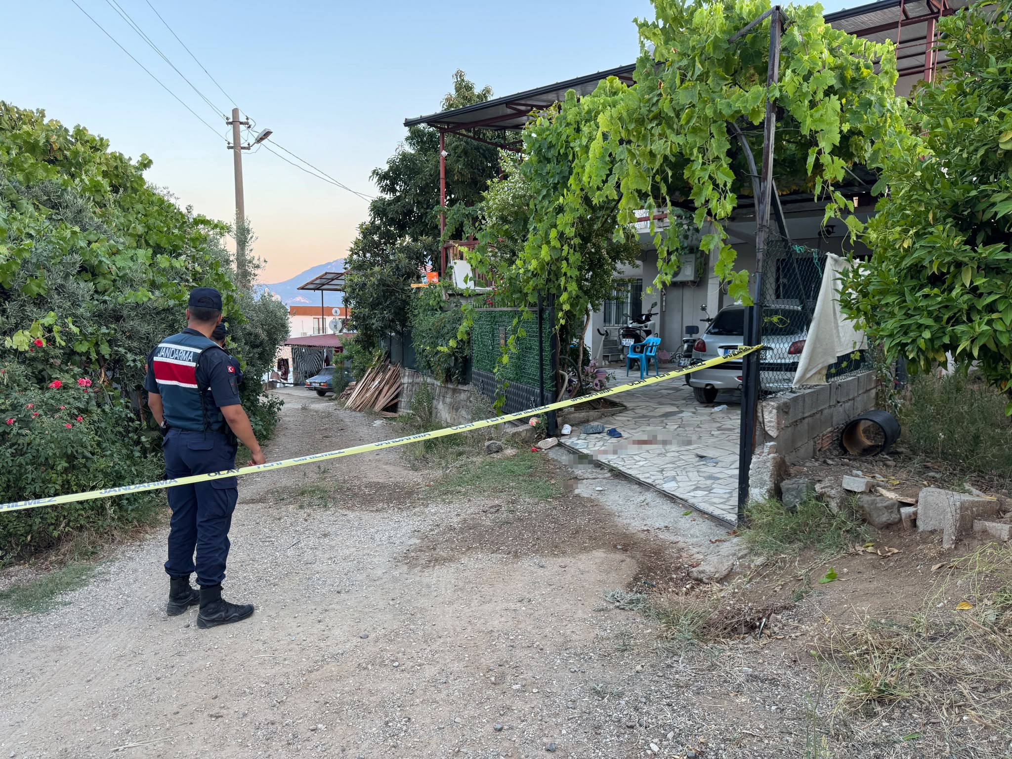 Komşu kavgası kanlı bitti: 1 ölü, 2 yaralı