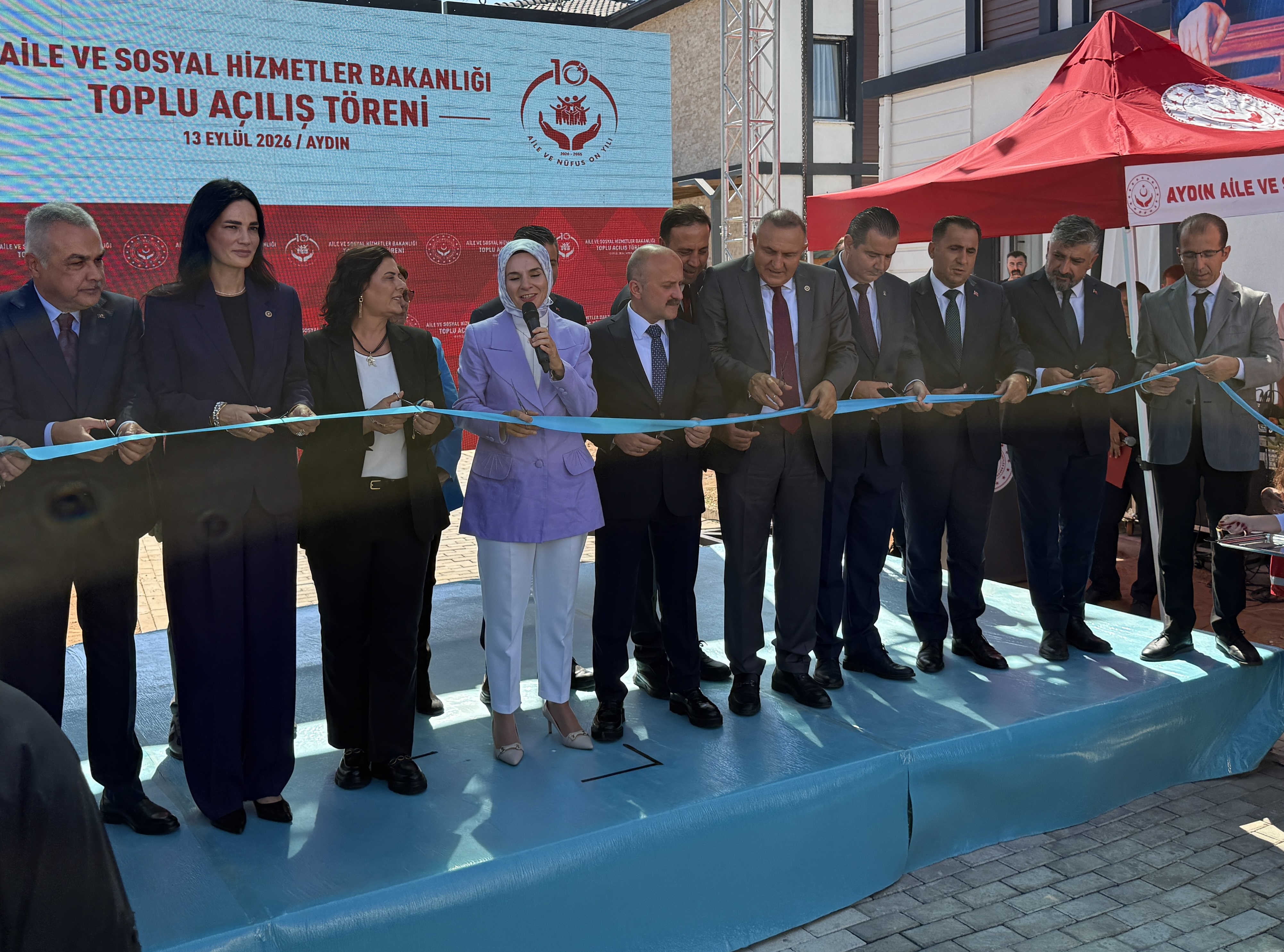 Bakan Göktaş, Aydın’da çocuk evleri sitesinin açılışına katıldı