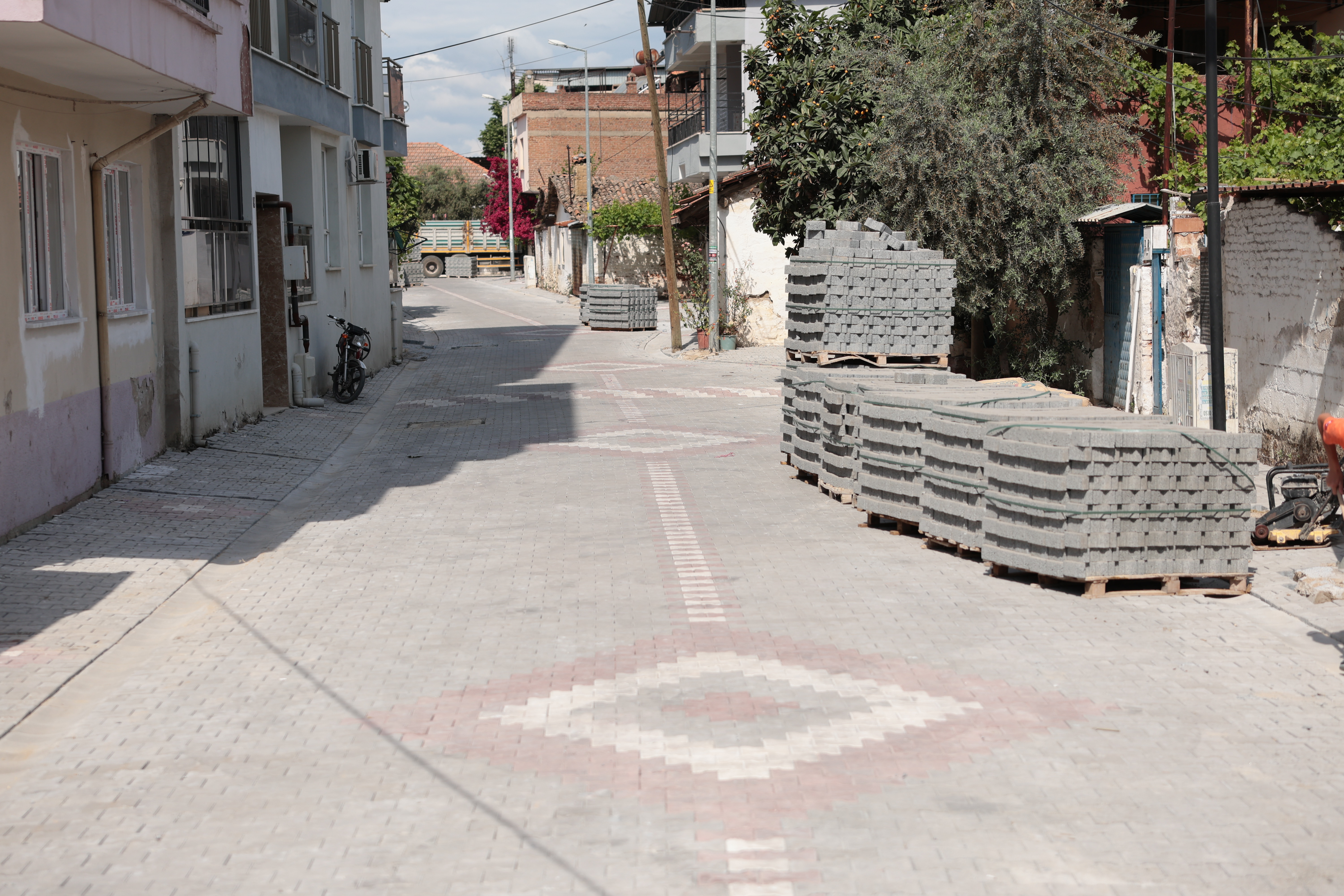 İncirliova'da Yol Hamlesi Sürüyor: 30 Bin Metrekare Yeni Yol