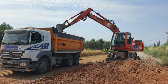 BAŞKAN ÇERÇİOĞLU’NUN ÖNCÜLÜĞÜNDE AYDIN’IN TÜM İLÇELERİNDE YOL YAPIM VE YENİLEME ÇALIŞMALARI DEVAM EDİYOR