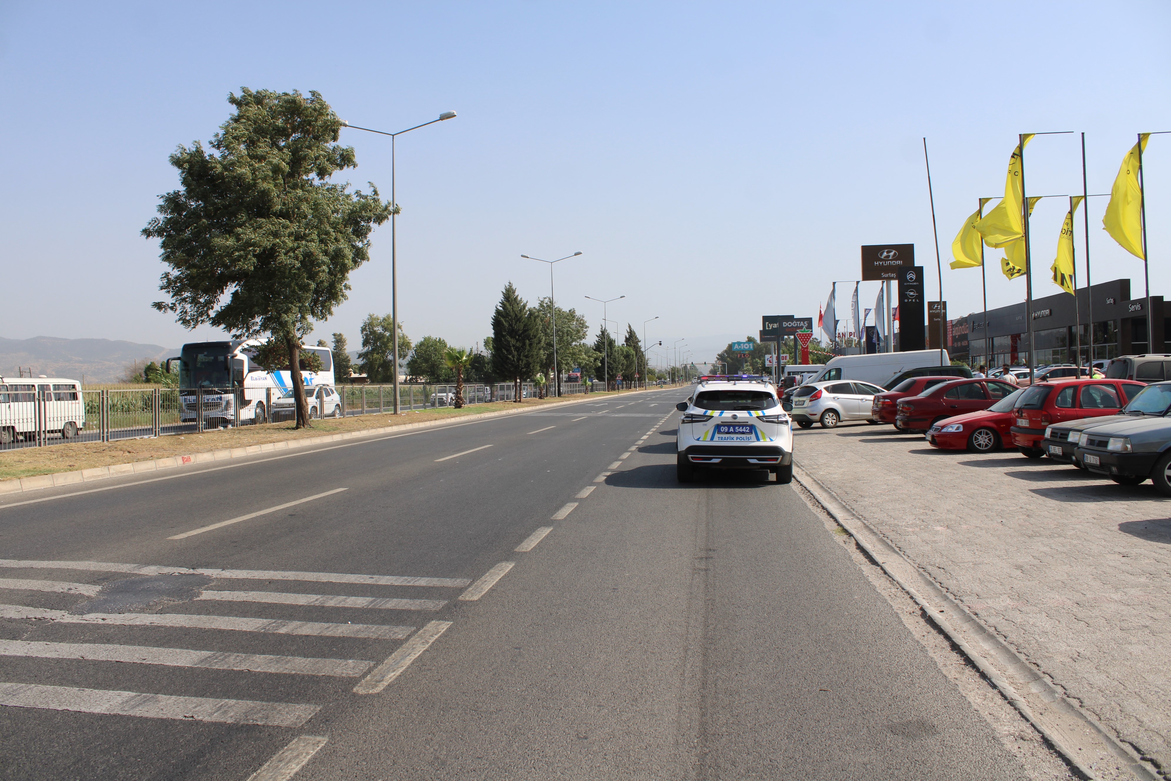 aw506270-04.jpg
