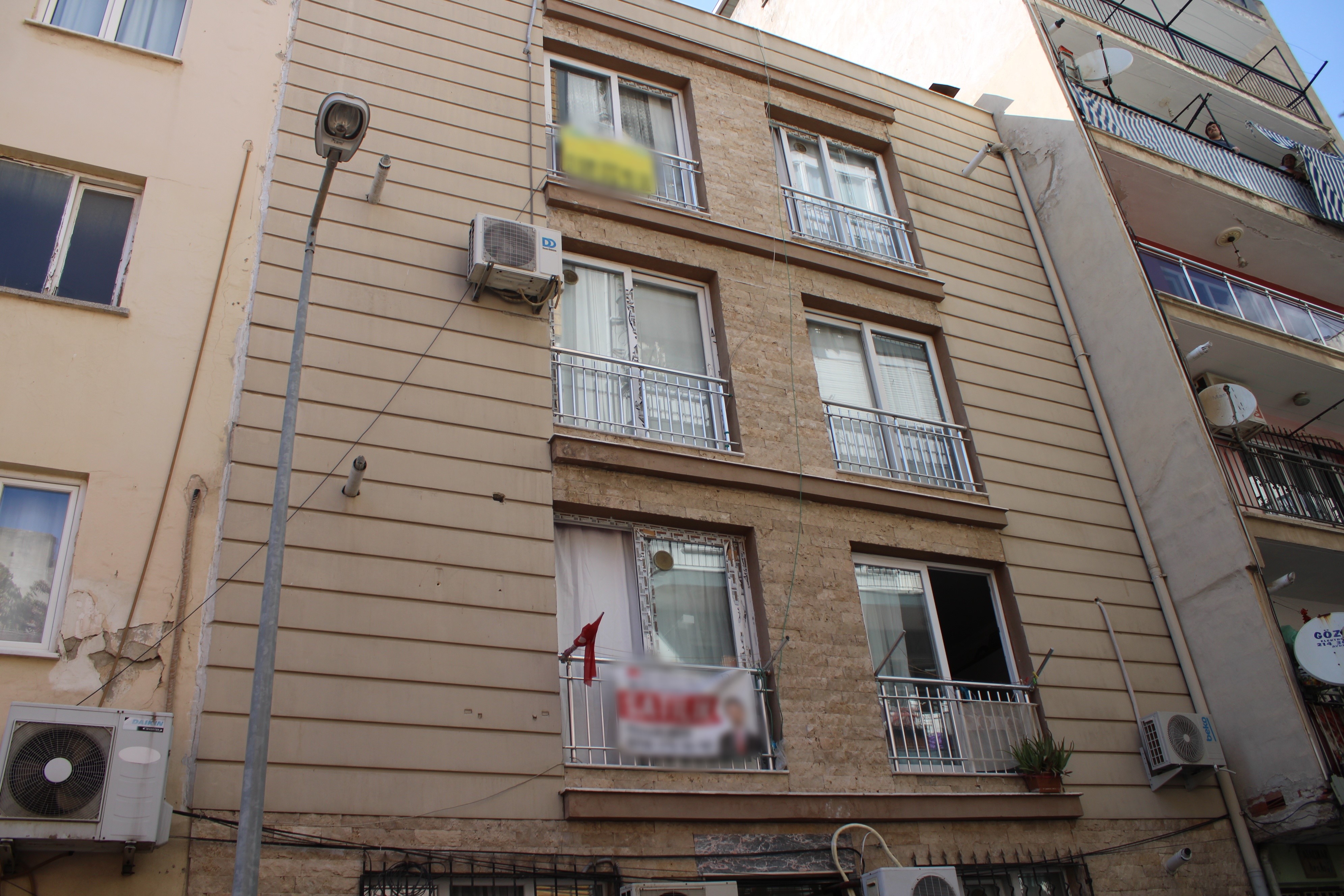 aw534040-03.jpg