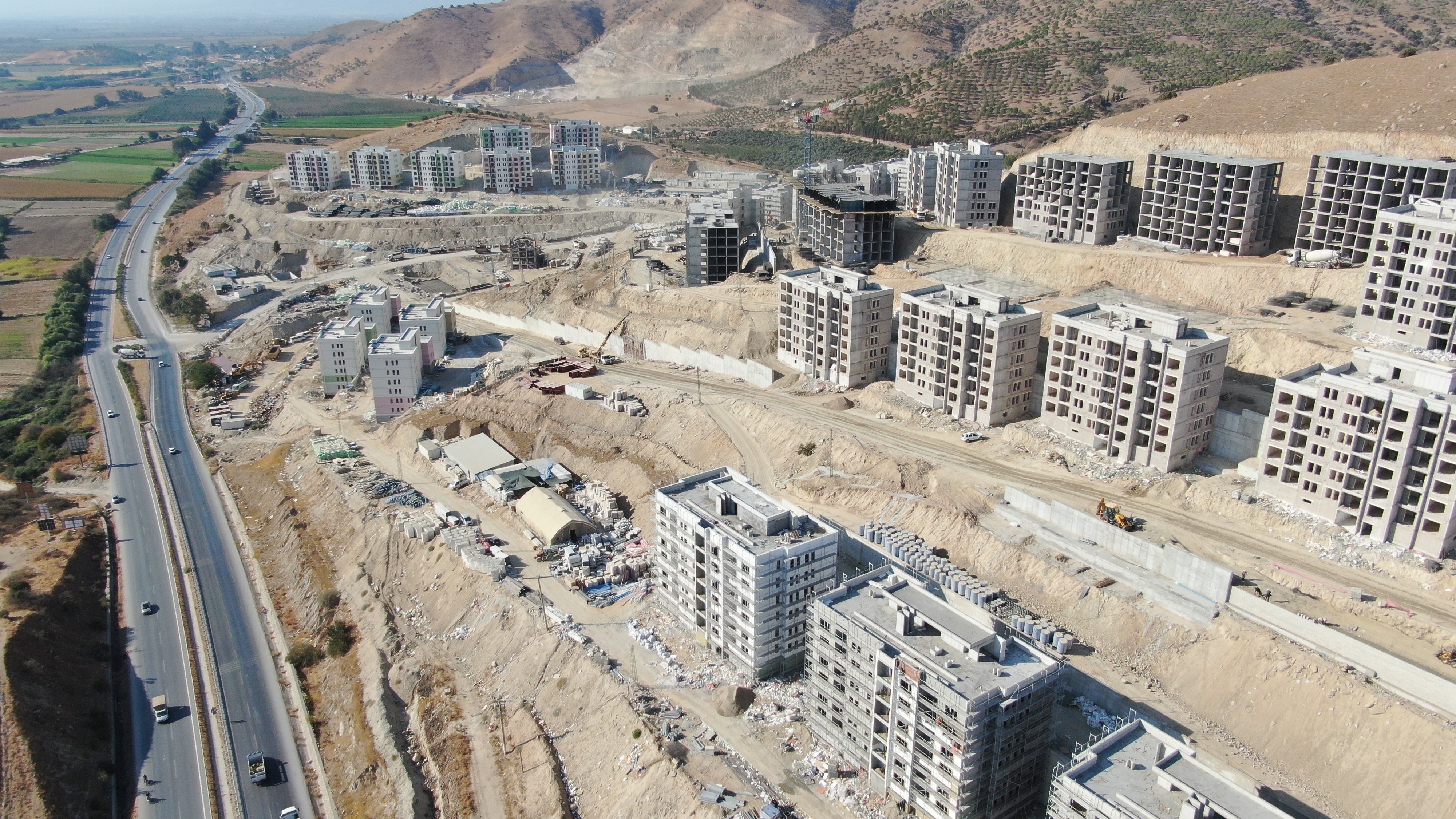 aw546342-04.jpg