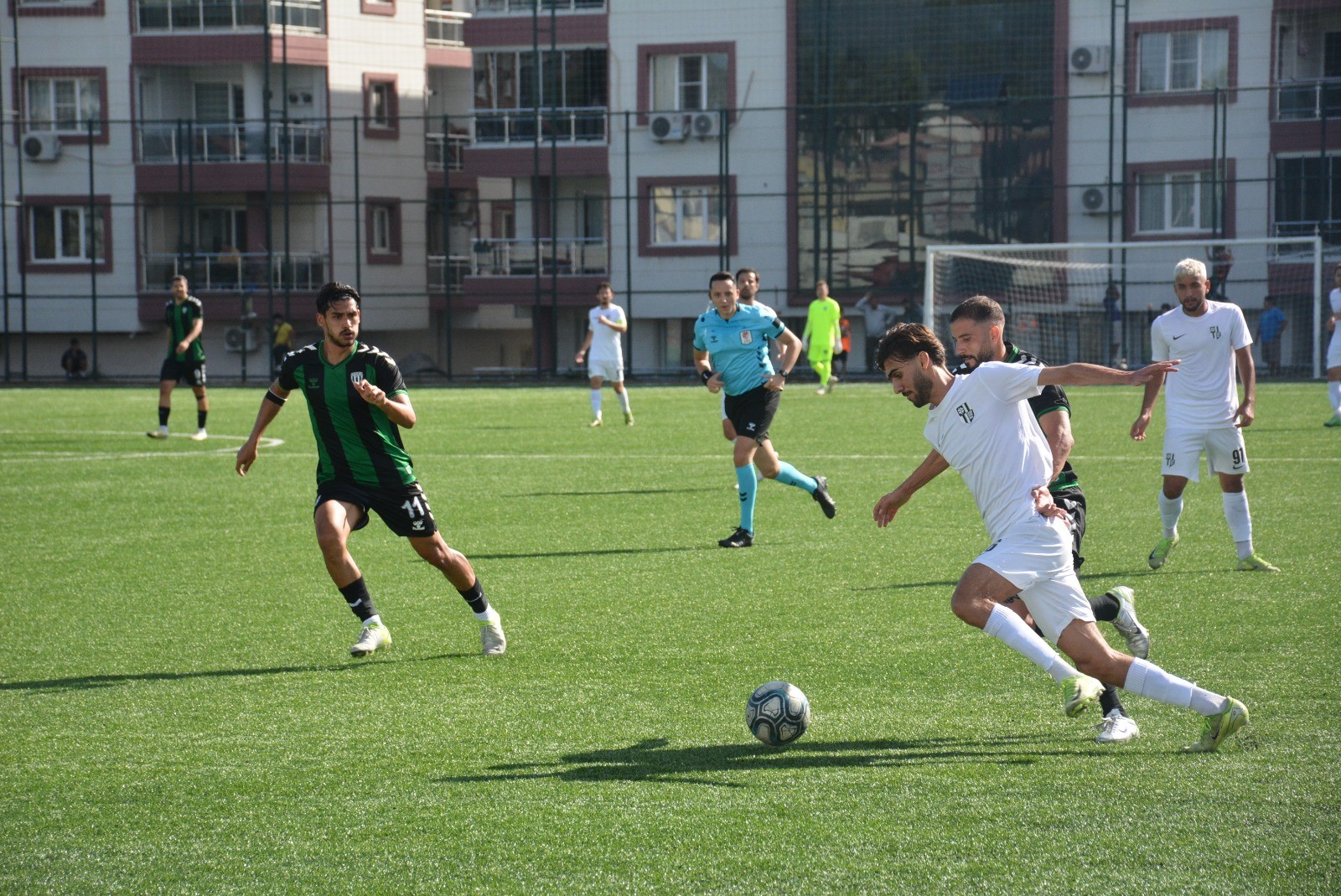 aw566893-04.jpg