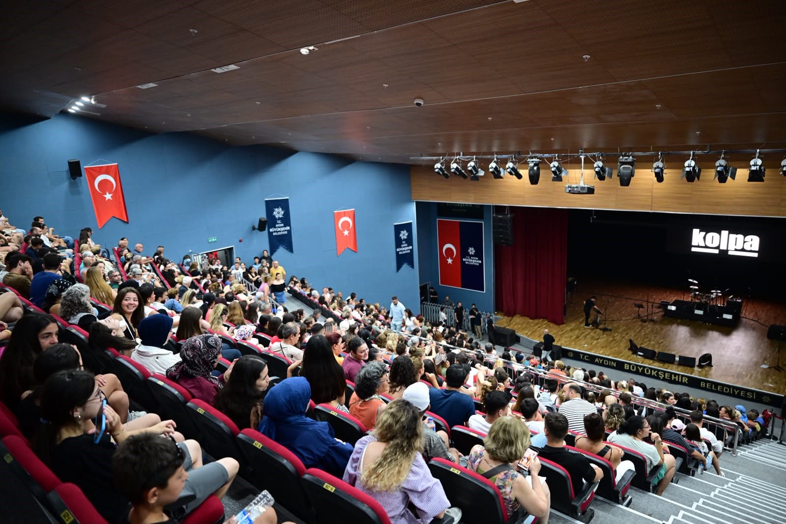 aw735028-02.jpg