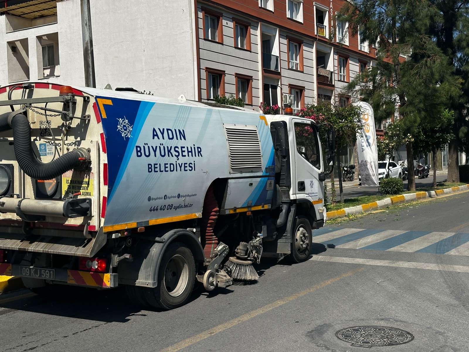 aw736750-05.jpg